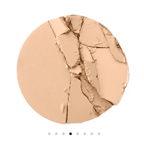 NIB Charlotte Tilbury Airbrush Flawless Finish Setting Powder Compact - 2 Medium - Picture 3 of 11